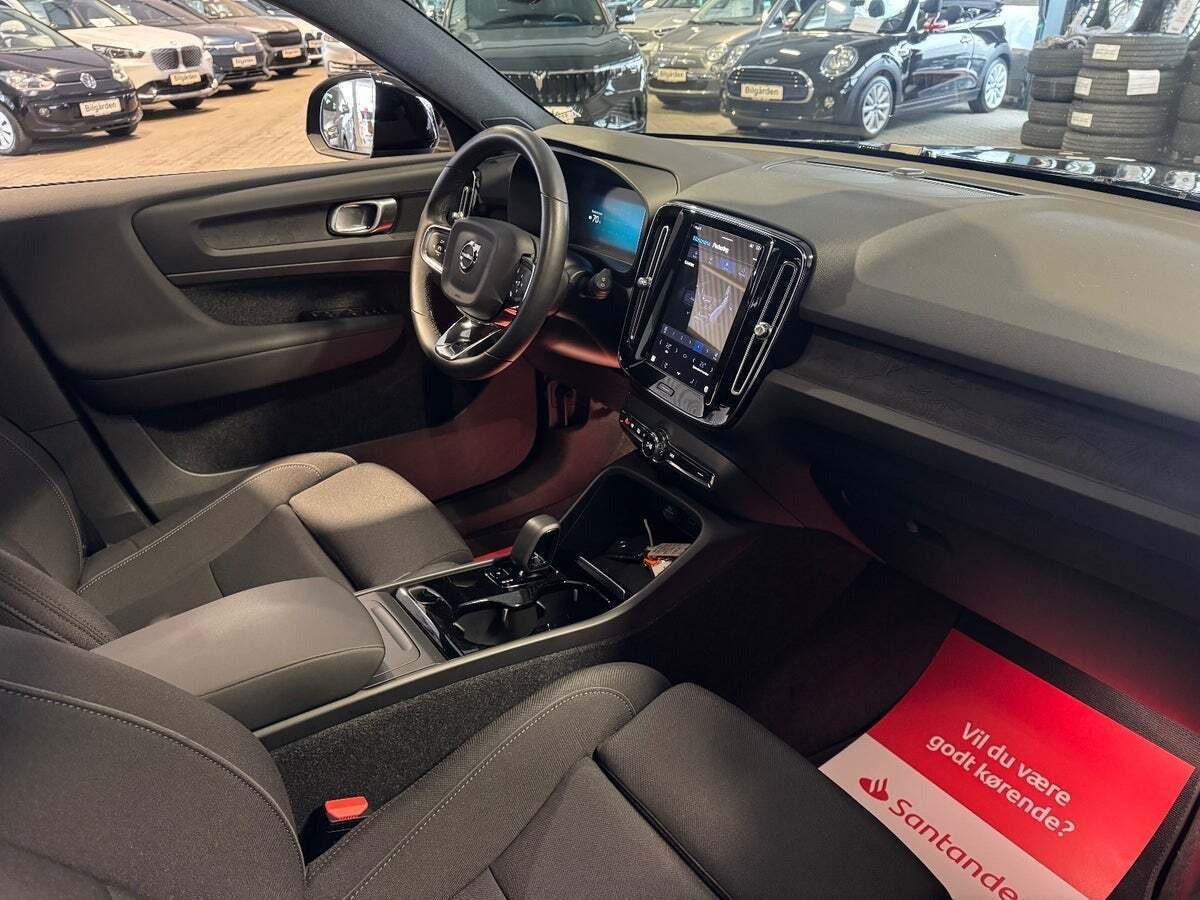 Sort Volvo XC40 fra 2023
