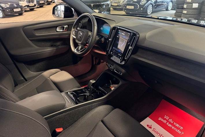 Sort Volvo XC40 fra 2023