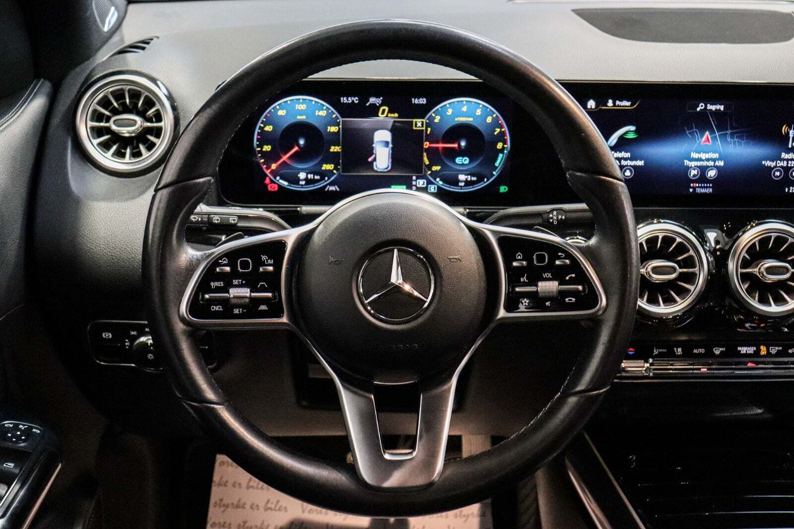 Blå Mercedes GLA250 e fra 2021