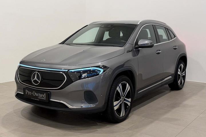 Grå Mercedes EQA250 fra 2021 set udefra