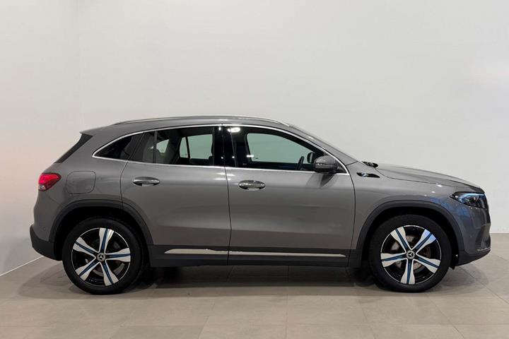 Grå Mercedes EQA250 fra 2021