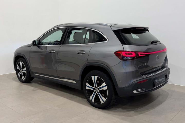 Grå Mercedes EQA250 fra 2021