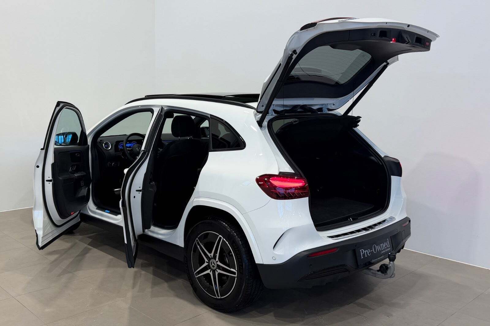 Hvid Mercedes EQA300 fra 2025