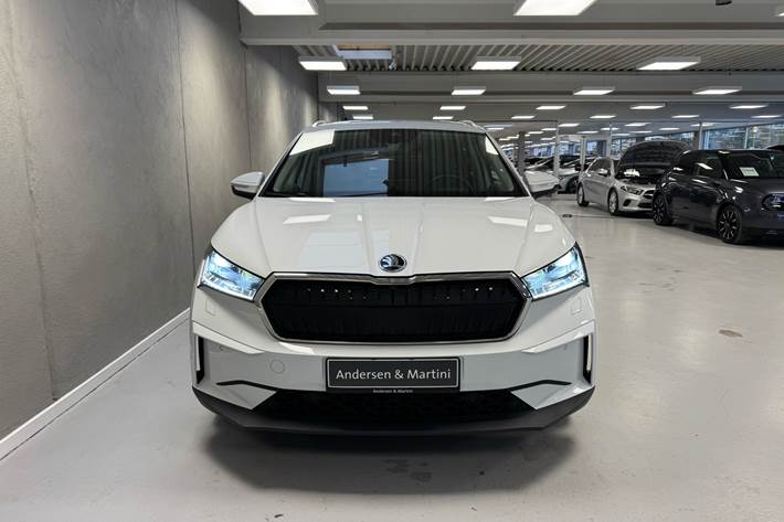 Hvid Skoda Enyaq fra 2021