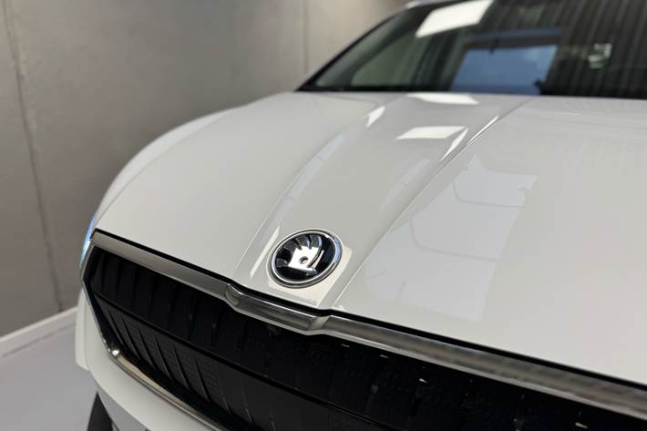 Hvid Skoda Enyaq fra 2021