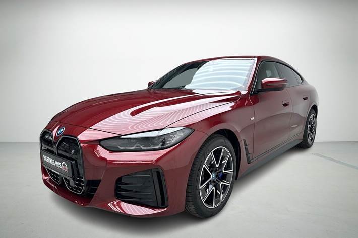 Rød BMW i4 fra 2023