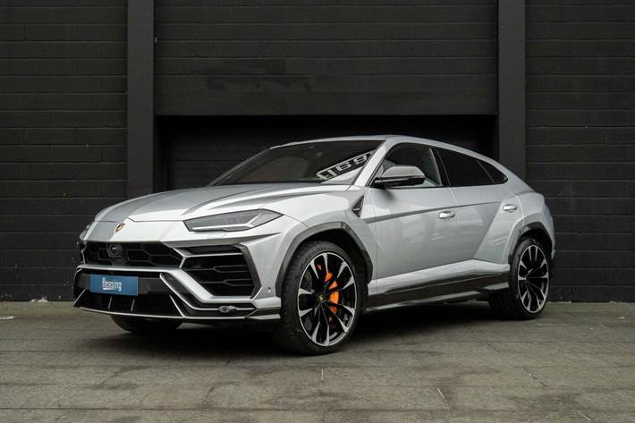 Sølv Lamborghini Urus fra 2019