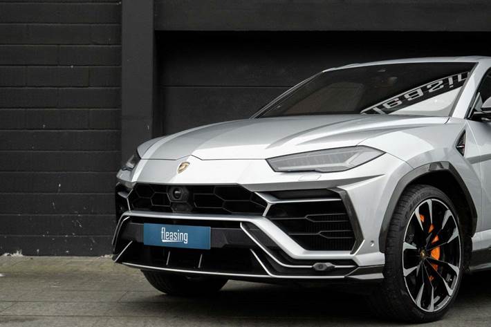 Sølv Lamborghini Urus fra 2019