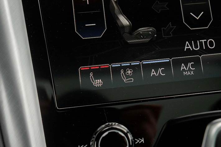 Sølv Lamborghini Urus fra 2019