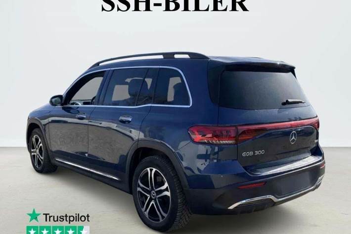 Blå Mercedes EQB300 fra 2022