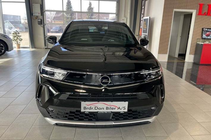 Sort Opel Mokka-e fra 2023