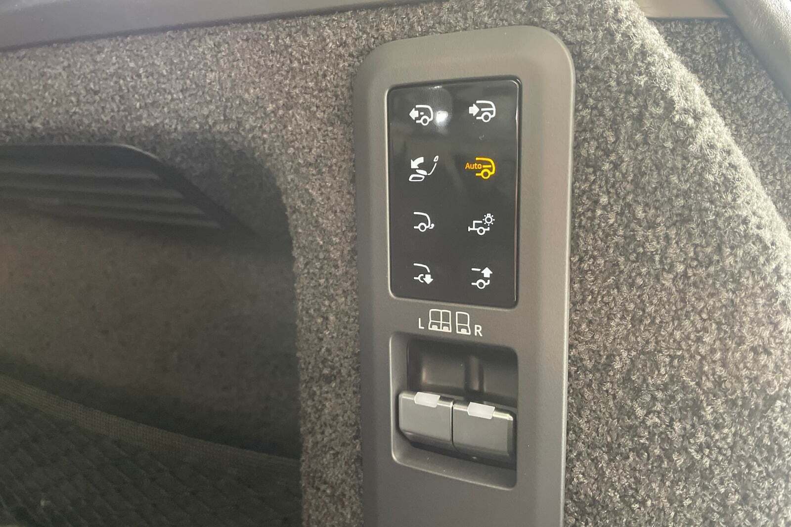 Orange Land Rover Range Rover fra 2025