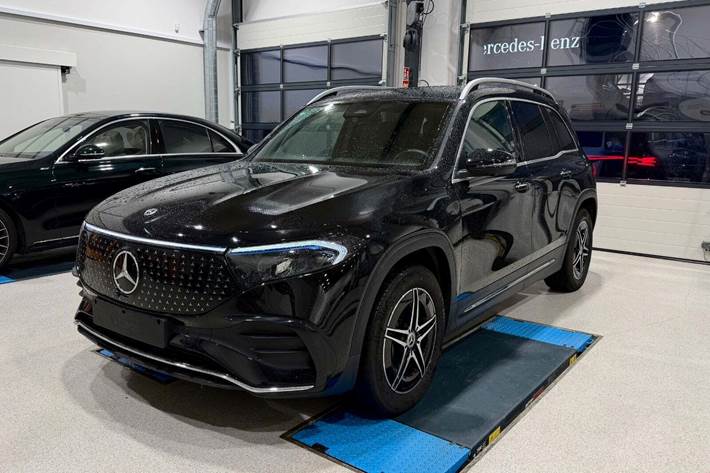 Sort Mercedes EQB250+ fra 2024