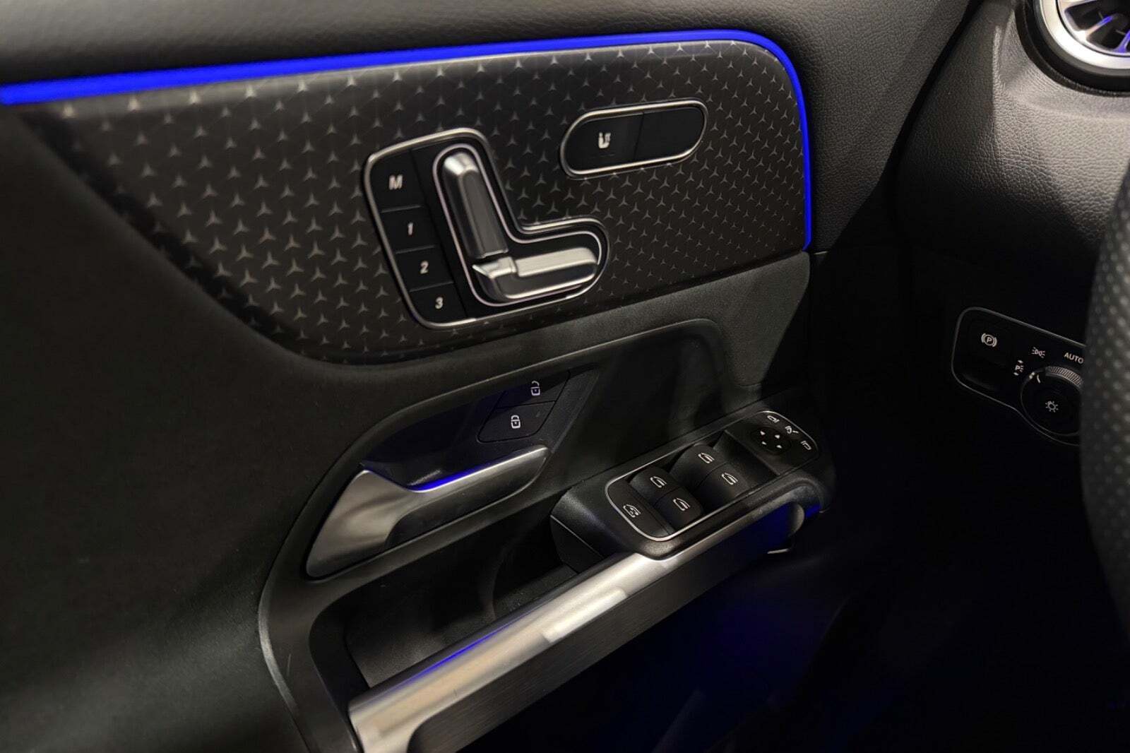 Sort Mercedes EQB250+ fra 2024