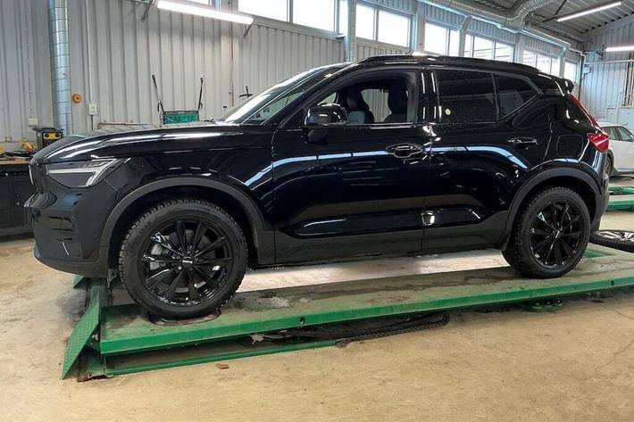 Grøn Volvo XC40 fra 2023