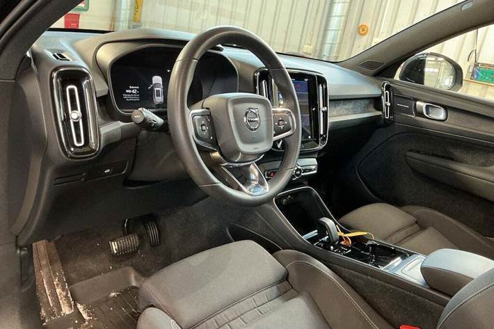 Grøn Volvo XC40 fra 2023