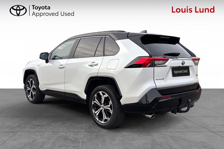 Hvid Toyota RAV4 Plug-in fra 2023