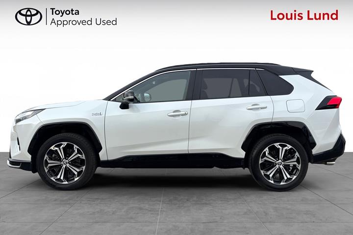 Hvid Toyota RAV4 Plug-in fra 2023