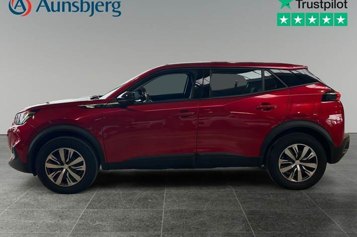 Rød Peugeot e-2008 fra 2022