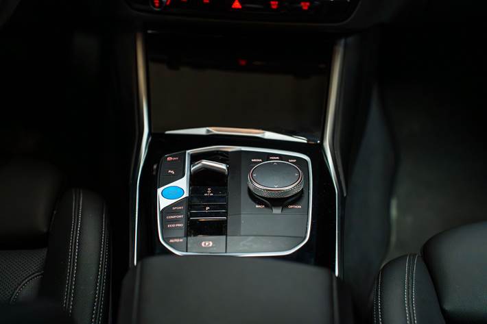 Hvid BMW i4 fra 2023