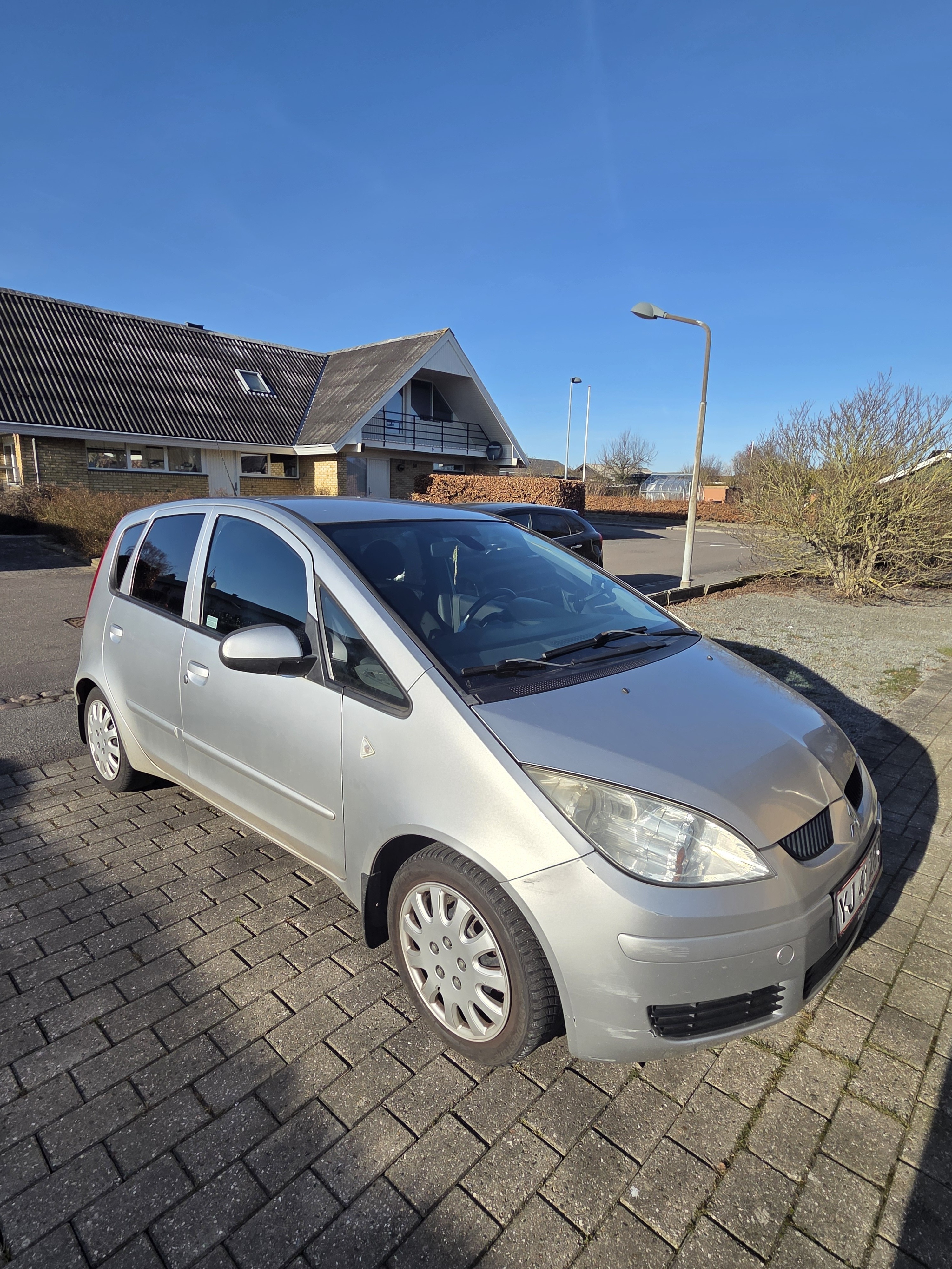 Grå Mitsubishi Colt fra 2006
