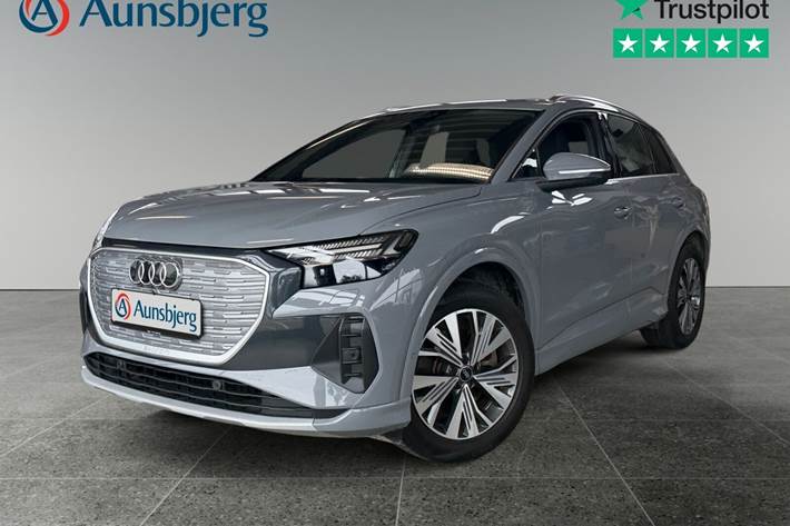 Grå Audi Q4 e-tron fra 2023 set udefra