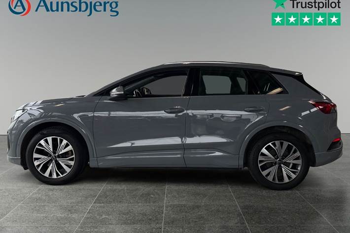 Grå Audi Q4 e-tron fra 2023