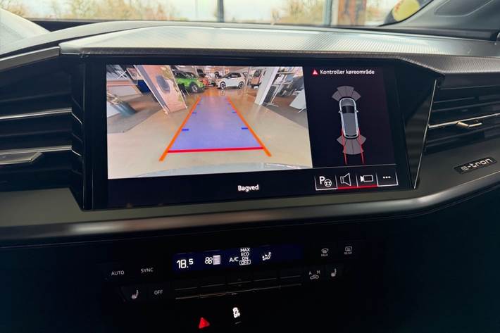 Grå Audi Q4 e-tron fra 2023