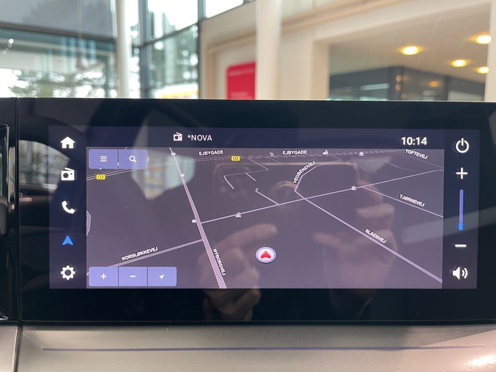 Blå Opel Frontera fra 2025 set udefra