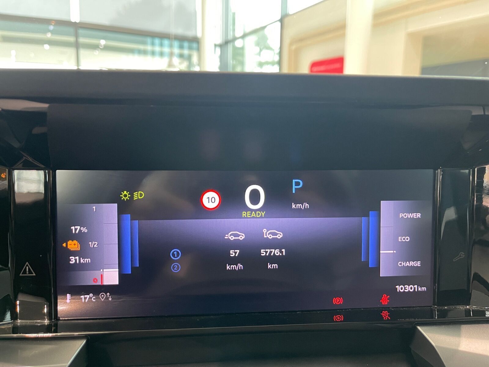 Blå Opel Frontera fra 2025 set indefra