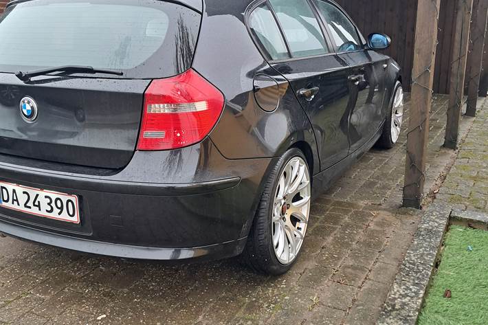 Sort BMW 116i fra 2007