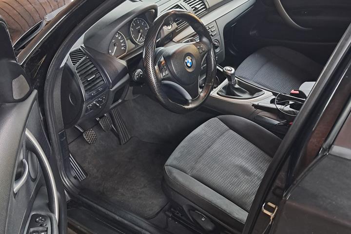 Sort BMW 116i fra 2007