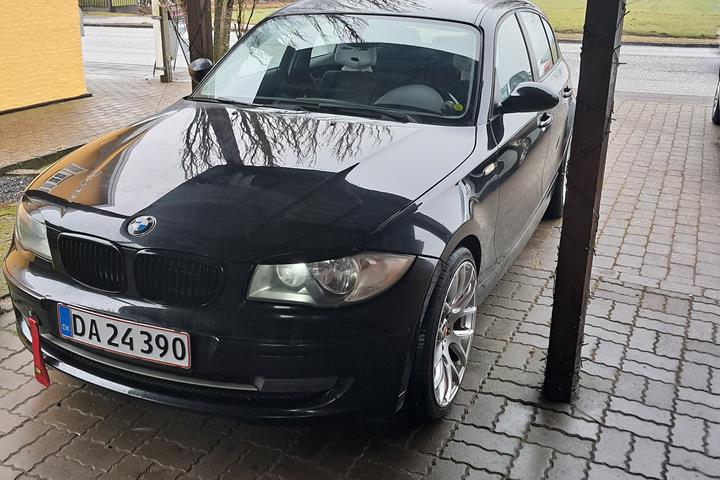 Sort BMW 116i fra 2007
