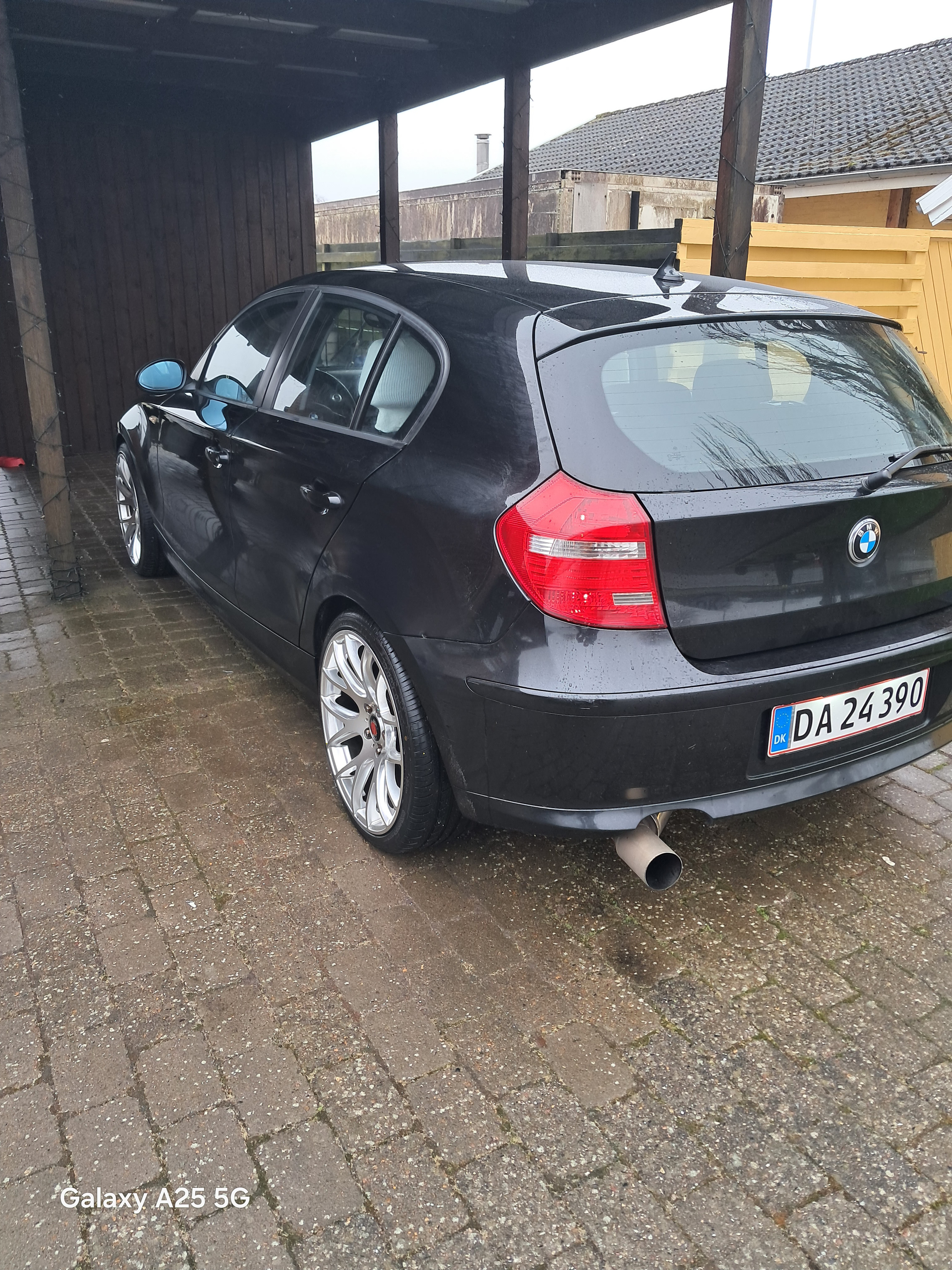 Sort BMW 116i fra 2007