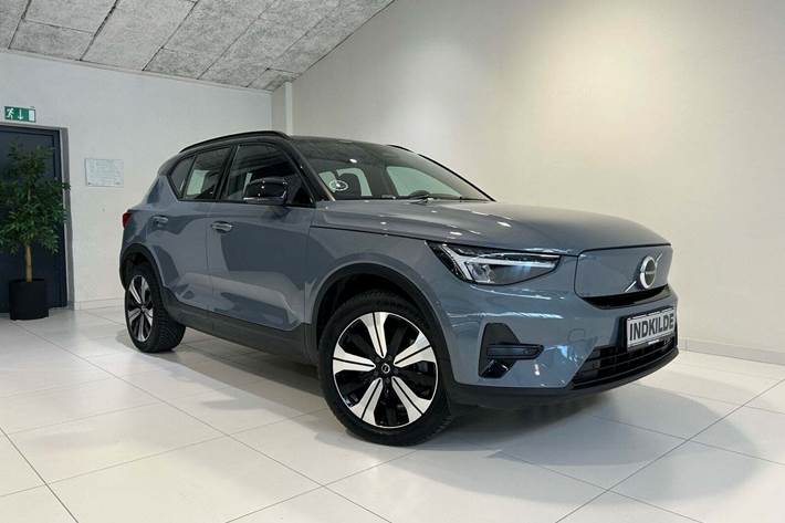 Grå Volvo XC40 fra 2022