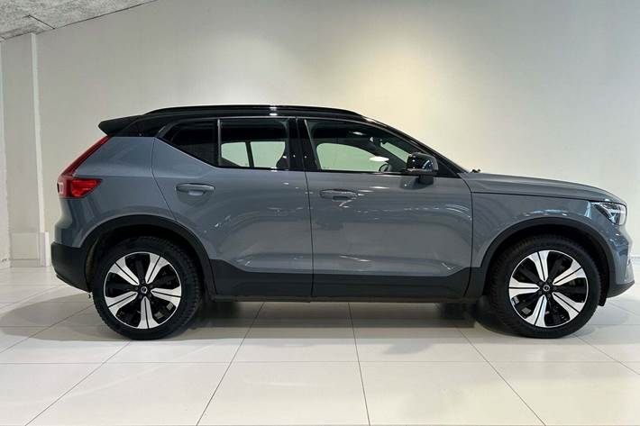 Grå Volvo XC40 fra 2022