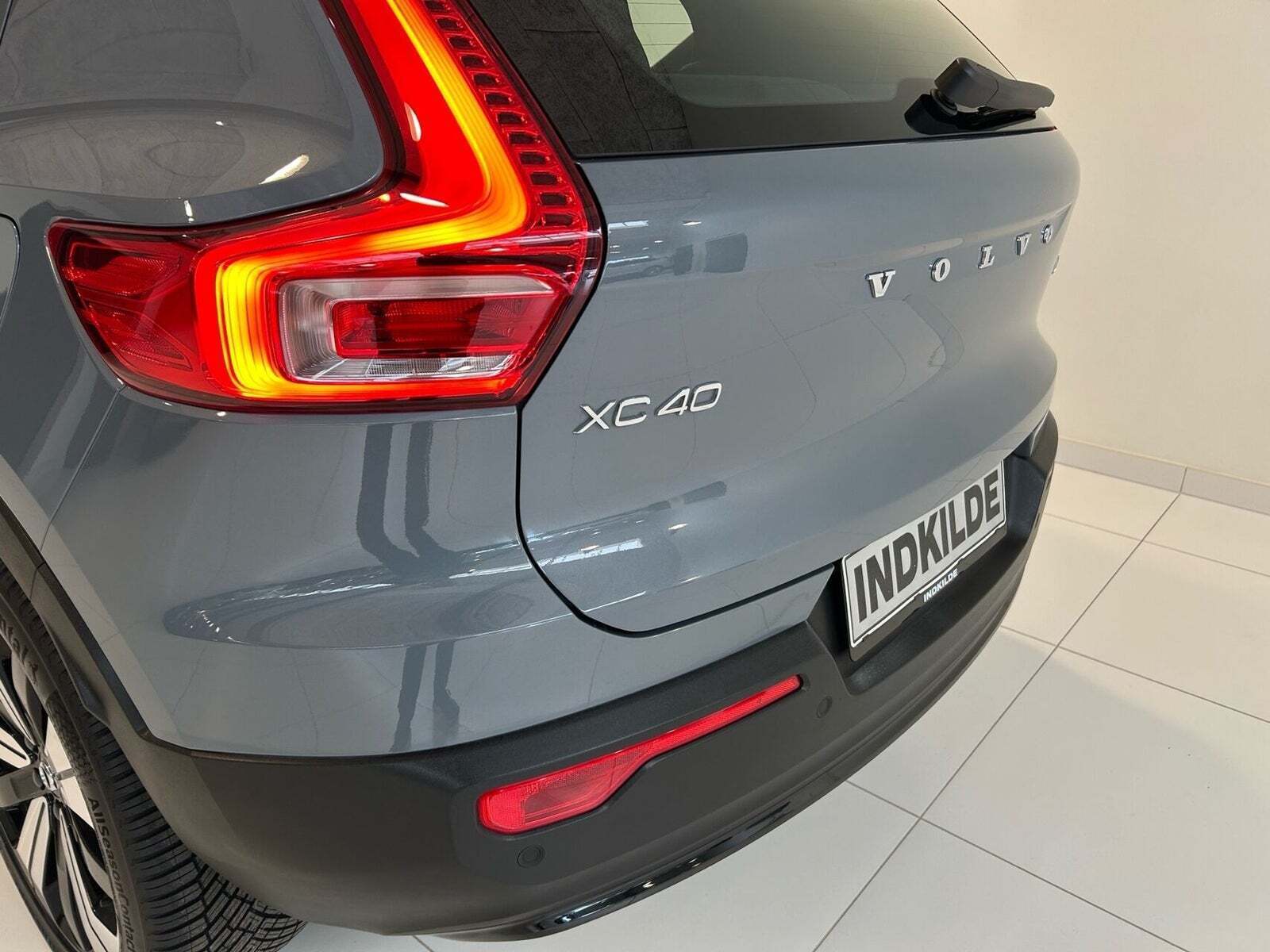 Grå Volvo XC40 fra 2022