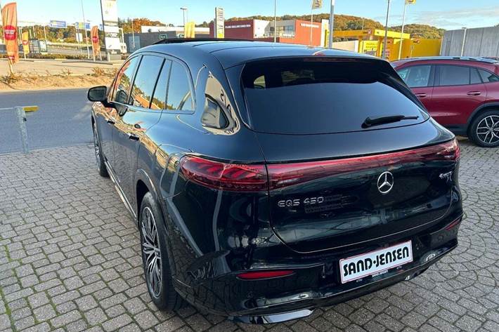Sort Mercedes EQS450 SUV fra 2024