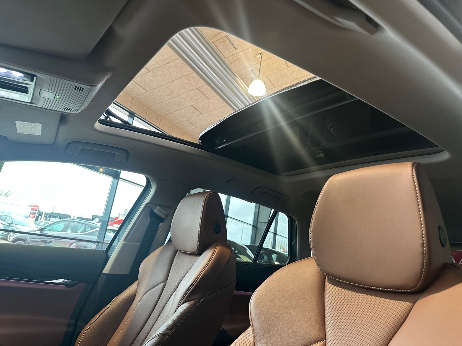 Grå Skoda Enyaq fra 2023