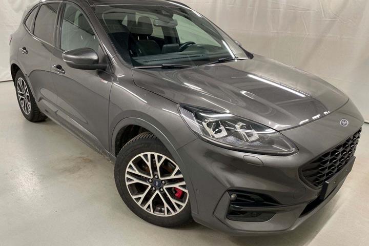Grå Ford Kuga fra 2020 set udefra