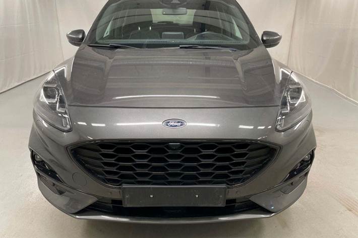 Grå Ford Kuga fra 2020