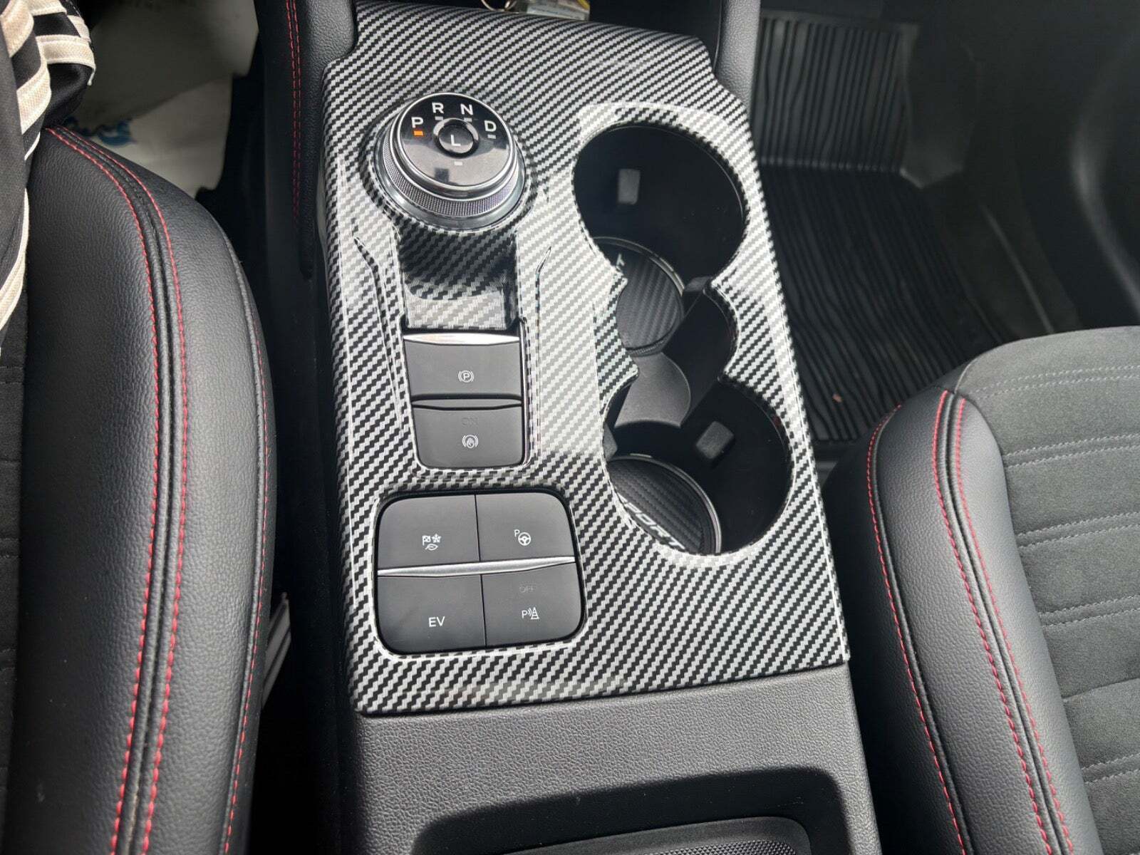 Sort Ford Kuga fra 2020