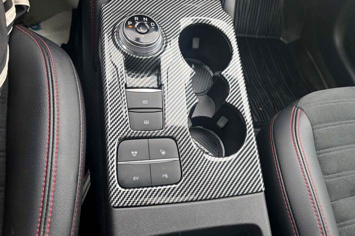 Sort Ford Kuga fra 2020