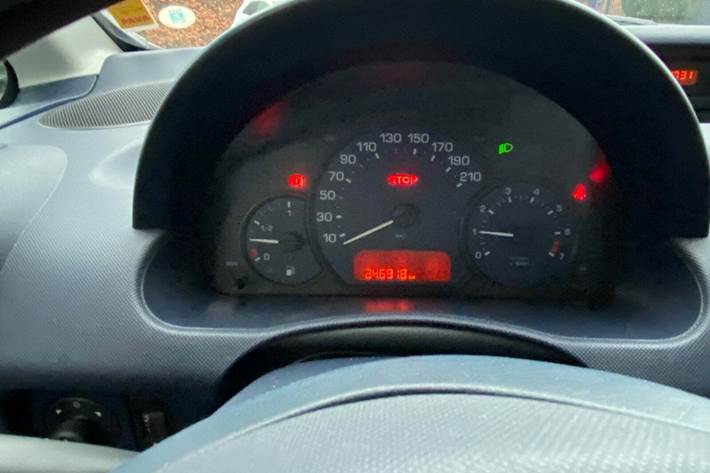 undefined Peugeot 1007 fra 2006 set indefra