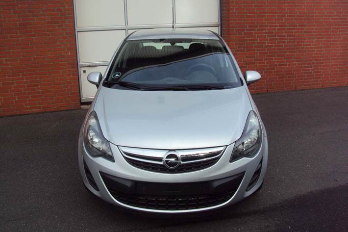 Sølv Opel Corsa fra 2015