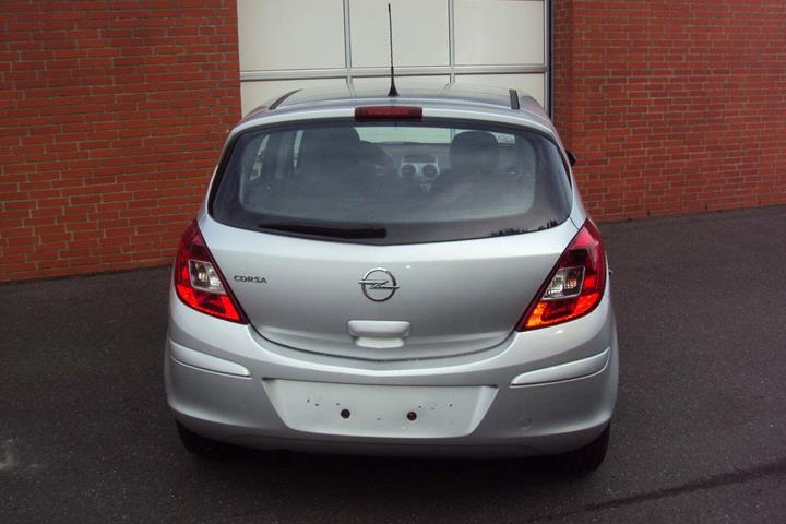Sølv Opel Corsa fra 2015