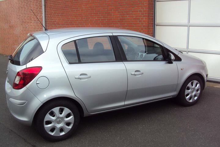 Sølv Opel Corsa fra 2015