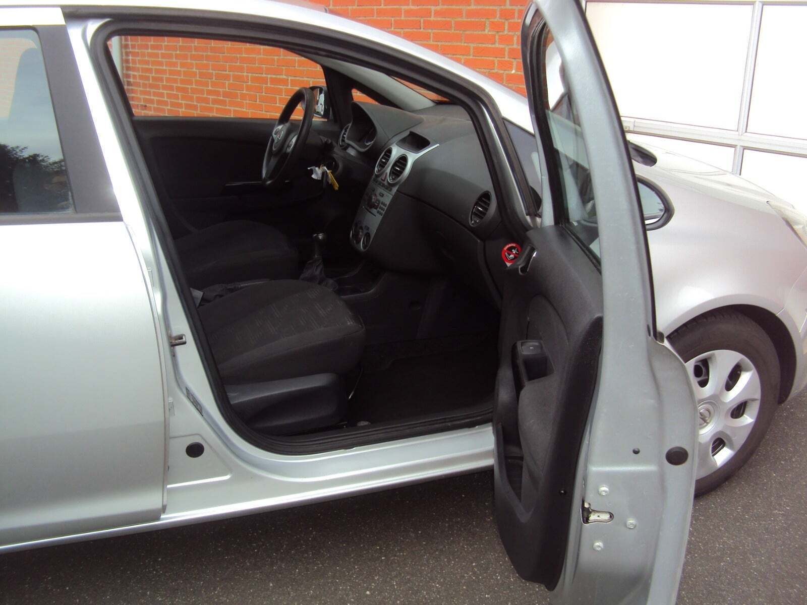 Sølv Opel Corsa fra 2015
