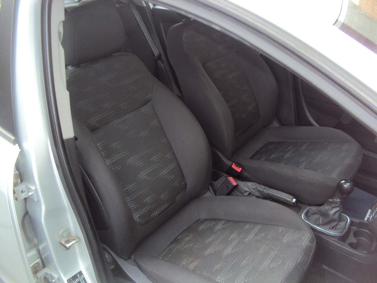 Sølv Opel Corsa fra 2015