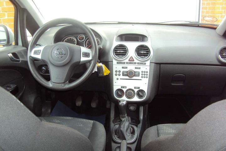 Sølv Opel Corsa fra 2015
